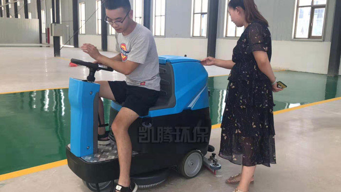 郑州驾驶式洗地机多少钱